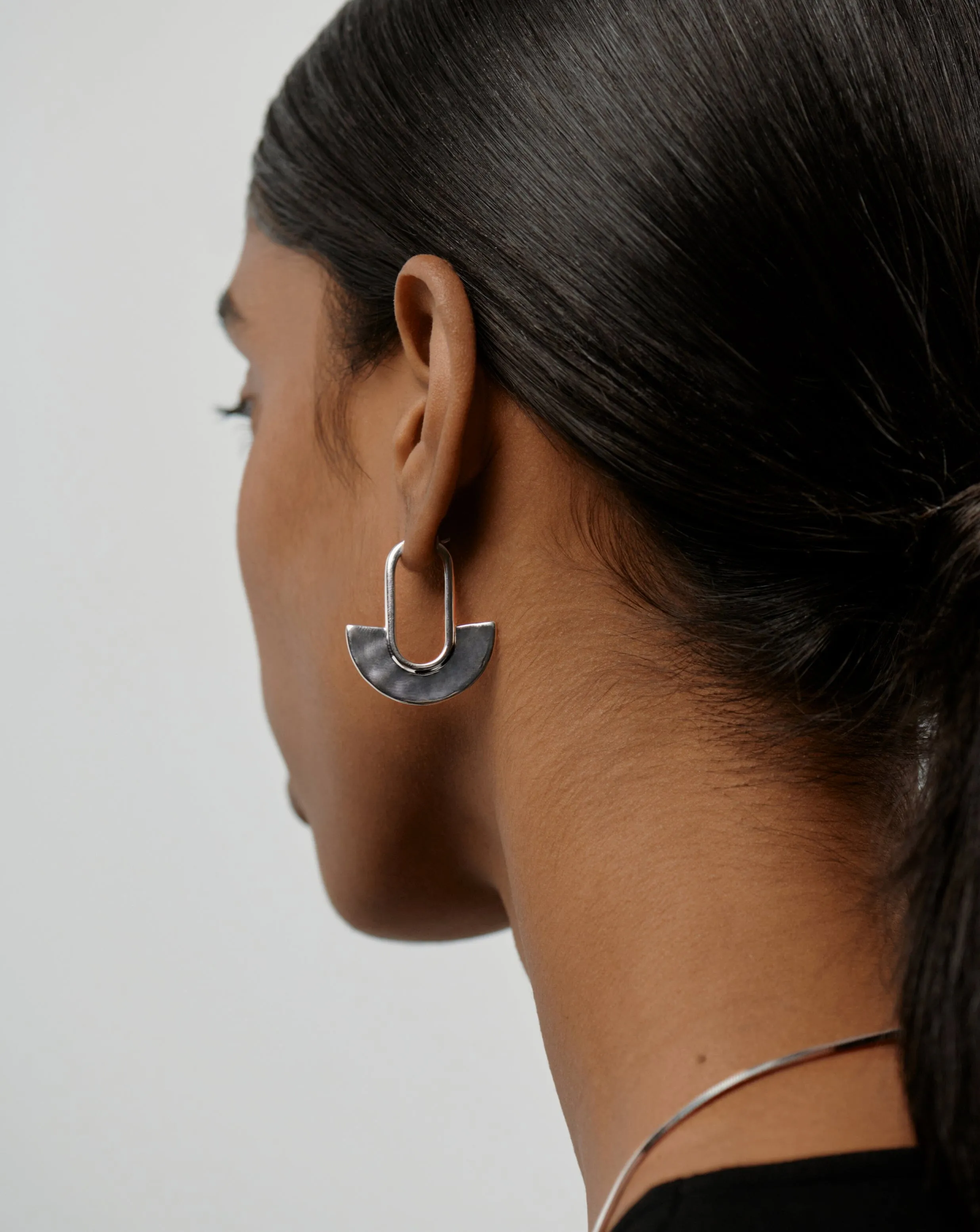 Zenyu Fan Medium Hoop Earrings